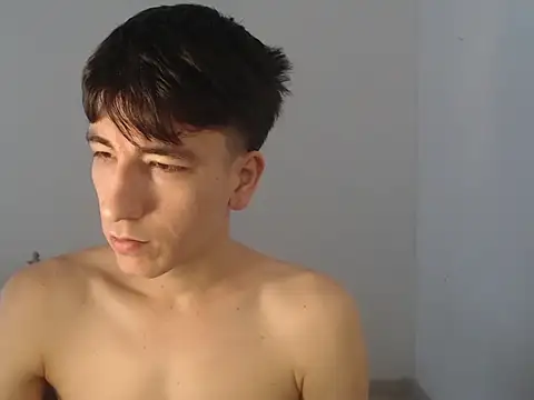 Snapshot of younewmaster chatting on October 15, 2025, 5:21 pm younewmaster online show from October 15, 2025, 5:21 pm