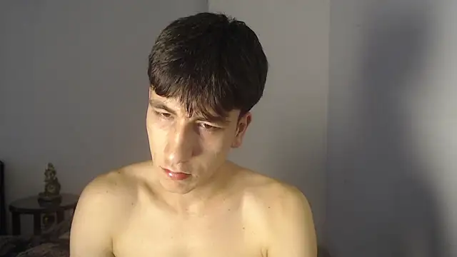 Snapshot of younewmaster chatting on October 2, 2025, 10:35 pm younewmaster online show from October 2, 2025, 10:35 pm