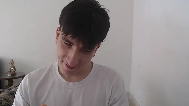 Snapshot of younewmaster chatting on September 28, 2025, 6:26 pm younewmaster online show from September 28, 2025, 6:26 pm