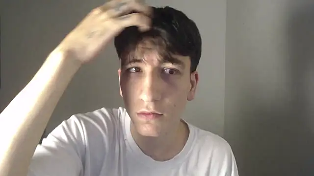 Snapshot of younewmaster chatting on September 29, 2025, 11:32 pm younewmaster online show from September 29, 2025, 11:32 pm