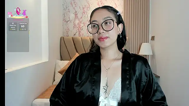 Yuna  Min online show from September 29, 2025, 2:23 pm