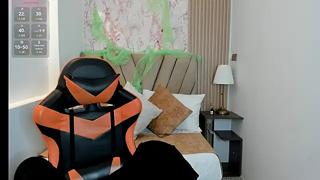 Yuna  Min online show from October 18, 2025, 12:18 pm