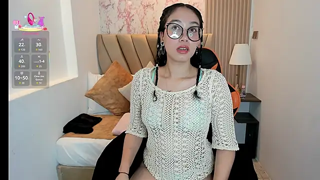 Yuna  Min online show from October 4, 2025, 12:07 pm