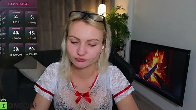 Snapshot of Cameronlovely_ chatting on October 18, 2025, 7:16 pm Cameronlovely  online show from October 18, 2025, 7:16 pm