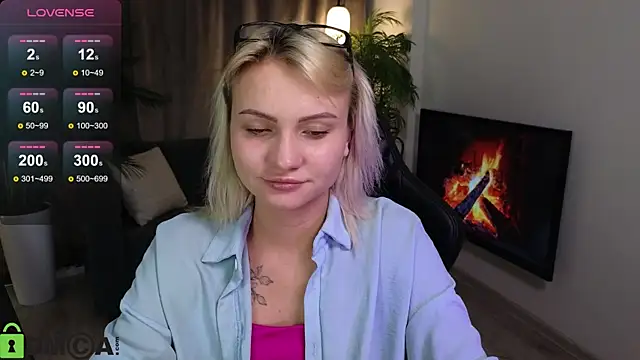 Snapshot of Cameronlovely_ chatting on October 24, 2025, 6:51 pm Cameronlovely  online show from October 24, 2025, 6:51 pm