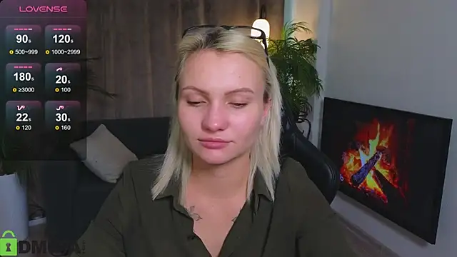 Snapshot of Cameronlovely_ chatting on October 22, 2025, 9:20 am Cameronlovely  online show from October 22, 2025, 9:20 am