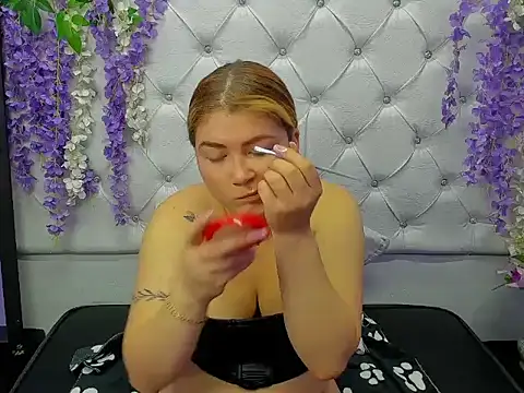 Snapshot of JuliettaRousse69 chatting on September 18, 2025, 1:03 pm JuliettaRousse69 online show from September 18, 2025, 1:03 pm