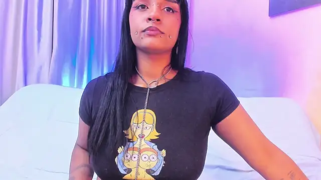 Snapshot of Saraa_Graham chatting on October 21, 2025, 8:52 pm Saraa Graham online show from October 21, 2025, 8:52 pm