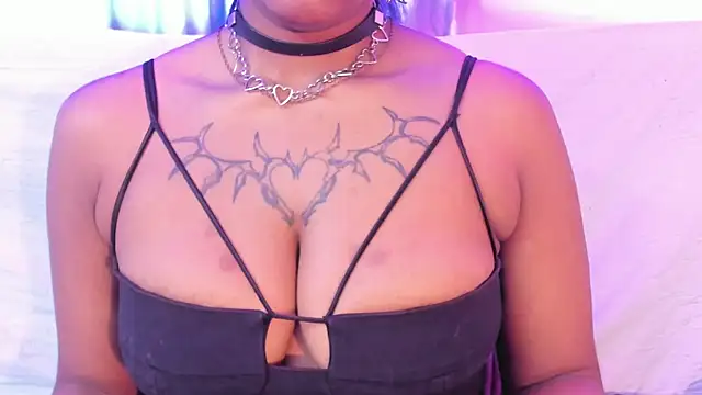 Snapshot of Saraa_Graham chatting on October 25, 2025, 8:42 pm Saraa Graham online show from October 25, 2025, 8:42 pm