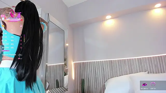 Snapshot of SloanyClark chatting on October 18, 2025, 12:07 pm SloanyClark online show from October 18, 2025, 12:07 pm