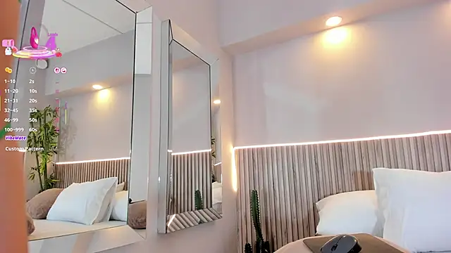 Snapshot of SloanyClark chatting on October 17, 2025, 11:45 am SloanyClark online show from October 17, 2025, 11:45 am