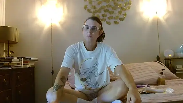 cindwyWow online show from October 8, 2025, 5:24 pm