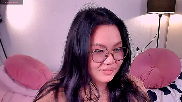 KellyOldridge online show from July 4, 2026, 8:02 pm