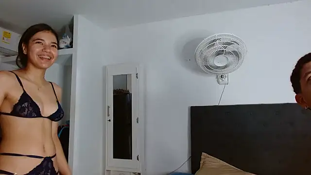 parislnxx online show from October 27, 2025, 11:44 am