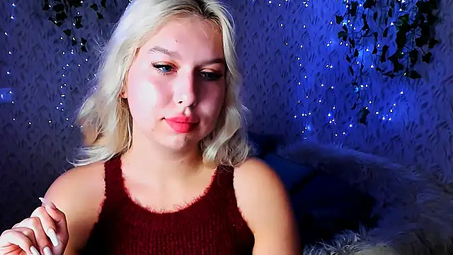 Snapshot of ChloeRicc chatting on October 12, 2025, 9:43 am ChloeRicc online show from October 12, 2025, 9:43 am