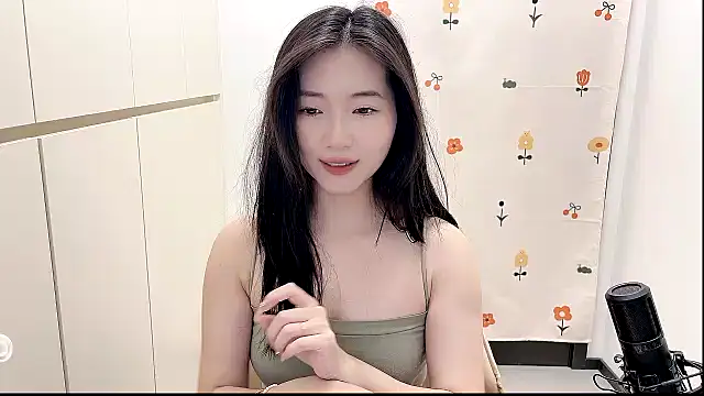 Snapshot of Rosalind_xixi chatting on September 15, 2025, 1:50 am Rosalind xixi online show from September 15, 2025, 1:50 am
