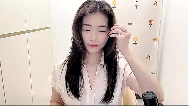 Snapshot of Rosalind_xixi chatting on October 9, 2025, 1:28 am Rosalind xixi online show from October 9, 2025, 1:28 am