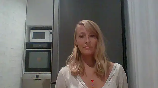 Snapshot of Vexxaa chatting on October 4, 2025, 4:19 pm Vexxaa online show from October 4, 2025, 4:19 pm