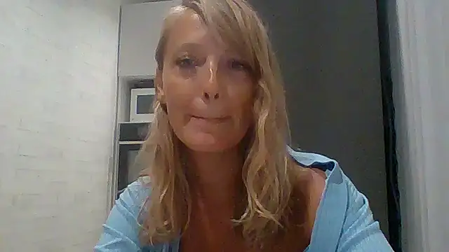 Snapshot of Vexxaa chatting on October 6, 2025, 5:02 pm Vexxaa online show from October 6, 2025, 5:02 pm