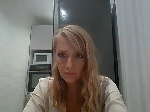 Snapshot of Vexxaa chatting on November 12, 2025, 5:06 pm Vexxaa online show from November 12, 2025, 5:06 pm