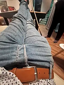 Snapshot of YoHaNdIsCrEt chatting on December 4, 2025, 9:58 pm YoHaNdIsCrEt online show from December 4, 2025, 9:58 pm