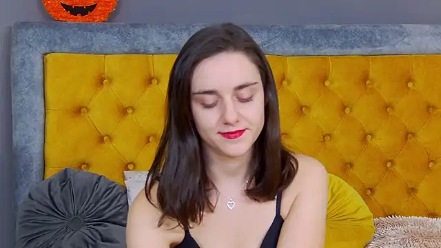 Jessica White  online show from November 17, 2025, 5:00 am