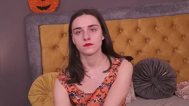 Jessica White  online show from November 28, 2025, 4:45 am