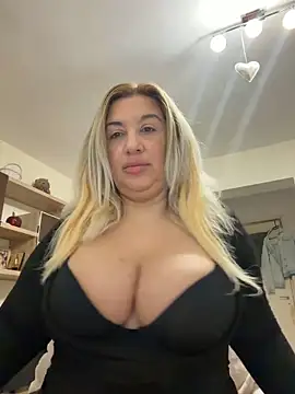 TheeaBlanco online show from June 3, 2026, 2:45 am
