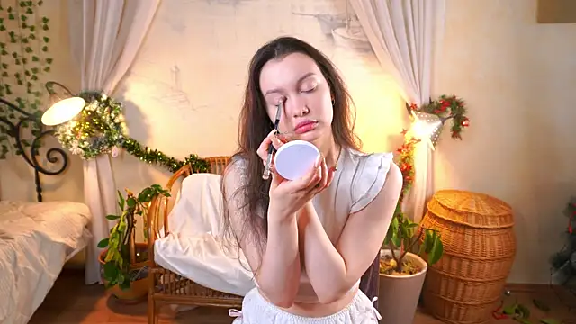 EvaDowe online show from February 17, 2026, 4:43 am