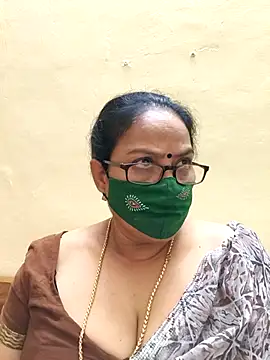 Snapshot of heera-rani chatting on October 17, 2025, 6:39 am heera-rani online show from October 17, 2025, 6:39 am