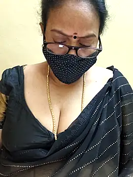 Snapshot of heera-rani chatting on October 31, 2025, 9:06 am heera-rani online show from October 31, 2025, 9:06 am