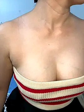 Snapshot of Linh_linh01 chatting on October 7, 2025, 8:26 am Linh linh01 online show from October 7, 2025, 8:26 am