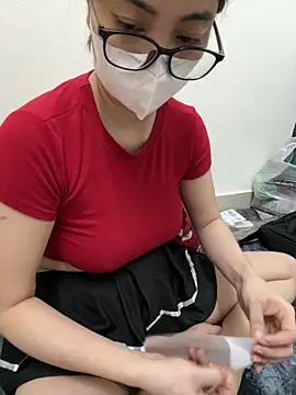 Snapshot of Linh_linh01 chatting on September 19, 2025, 5:33 am Linh linh01 online show from September 19, 2025, 5:33 am