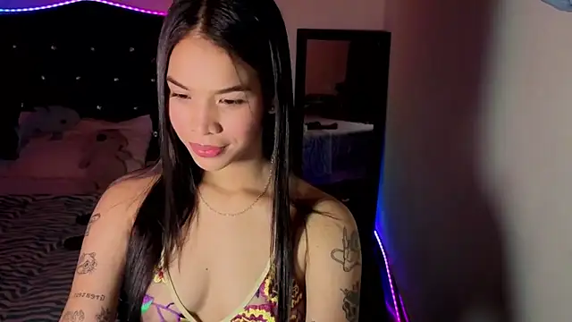 Snapshot of SarahMontezz chatting on February 8, 2026, 2:42 am SarahMontezz online show from February 8, 2026, 2:42 am