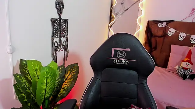 jedah tay online show from October 13, 2025, 3:30 am