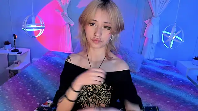 Hannahpage online show from October 8, 2025, 11:45 am