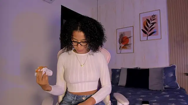 Snapshot of Ayleen_Dunkan chatting on October 25, 2025, 12:39 pm Ayleen Dunkan online show from October 25, 2025, 12:39 pm