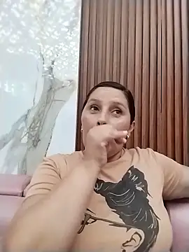 KikaDuque online show from June 19, 2026, 6:58 pm