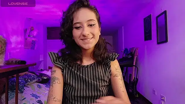 Snapshot of atenea_dragon__ chatting on December 4, 2025, 8:52 pm atenea dragon online show from December 4, 2025, 8:52 pm