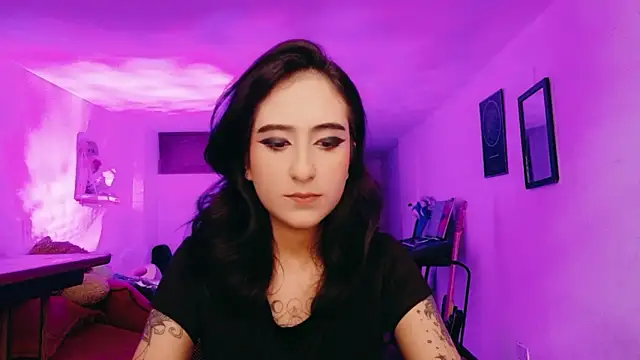 Snapshot of atenea_dragon__ chatting on January 6, 2026, 10:25 pm atenea dragon online show from January 6, 2026, 10:25 pm