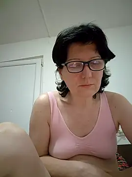 Snapshot of Vera_Elle chatting on February 21, 2026, 7:27 pm Vera Elle online show from February 21, 2026, 7:27 pm