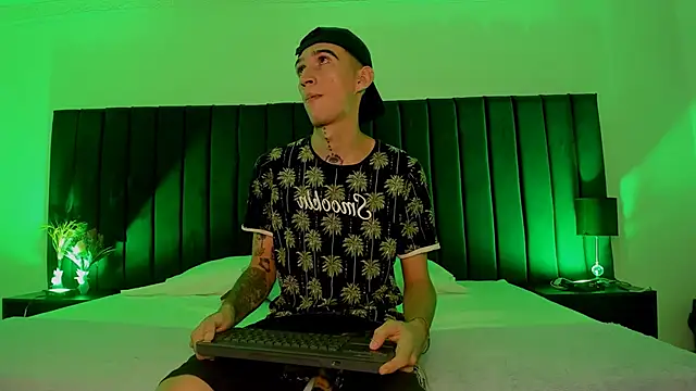 dominik thompson777 online show from September 18, 2025, 2:25 am