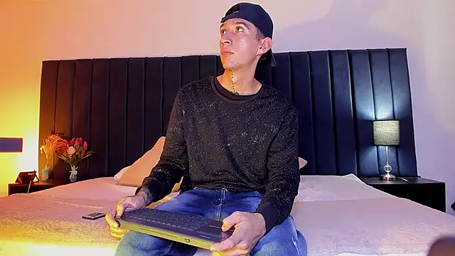 dominik thompson777 online show from October 3, 2025, 4:03 am