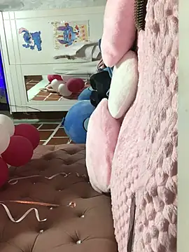 Rachellcooperrr online show from February 11, 2026, 12:32 am