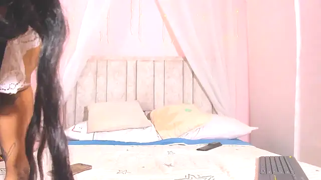 Snapshot of Rachellcooperrr chatting on October 23, 2025, 10:14 am Rachellcooperrr online show from October 23, 2025, 10:14 am