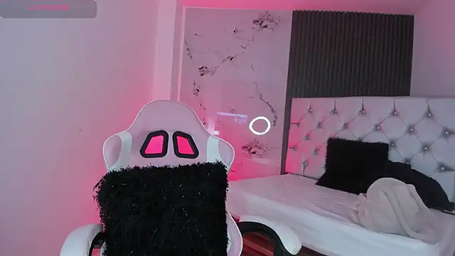 Snapshot of chloesagee chatting on October 3, 2025, 10:11 pm chloesagee online show from October 3, 2025, 10:11 pm