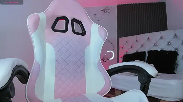 Snapshot of chloesagee chatting on October 22, 2025, 11:25 pm chloesagee online show from October 22, 2025, 11:25 pm