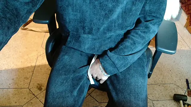 Snapshot of JUSTFORRICH chatting on February 16, 2026, 8:13 am JUSTFORRICH online show from February 16, 2026, 8:13 am