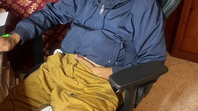 Snapshot of JUSTFORRICH chatting on October 16, 2025, 9:45 pm JUSTFORRICH online show from October 16, 2025, 9:45 pm