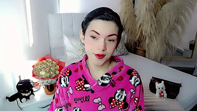 nathalialoes1 online show from January 13, 2026, 9:13 am